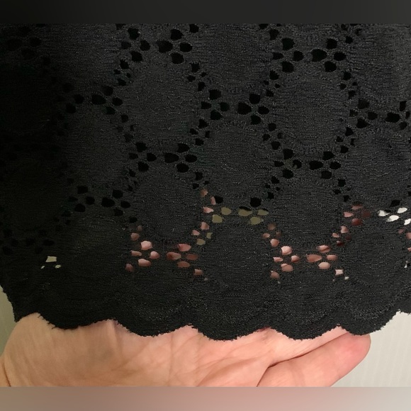 Ronni Nicole - Black Stretchy Lace Short Sleeve Midi Dress - Medium - Picture 4 of 8